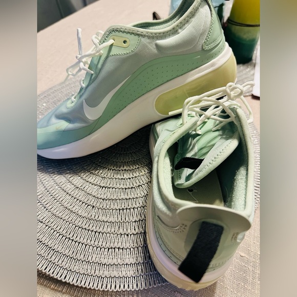 Nike Air Max Dia Pistachio Size 9 - Picture 2 of 8